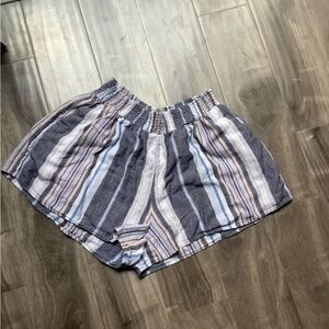 52% linen stripe shorts GUC, Size M